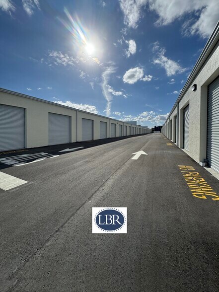 More Photos Of 205 Coastal Ln, West Melbourne Unknown For Lease