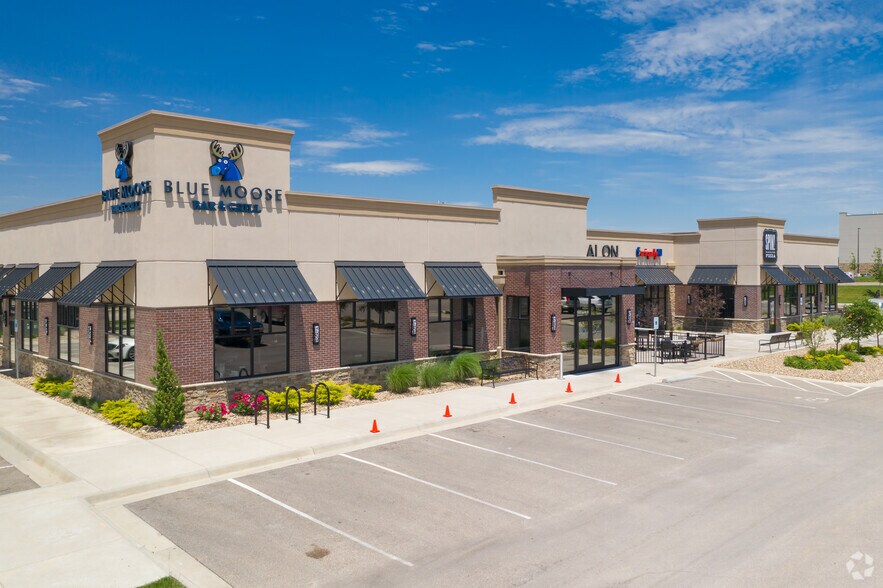 More Photos Of 525 Wakarusa Dr, Lawrence Freestanding For Lease