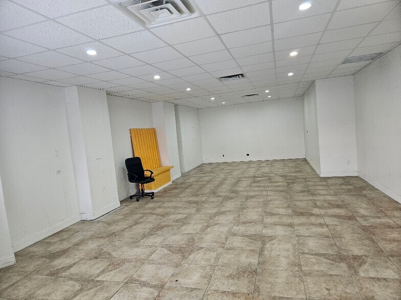 Primary Photo Of 12-14 Tulip Ave, Floral Park Light Distribution For Lease