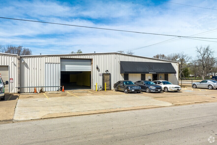 More Photos Of 2333-2337 Delante St, Haltom City Warehouse For Sale