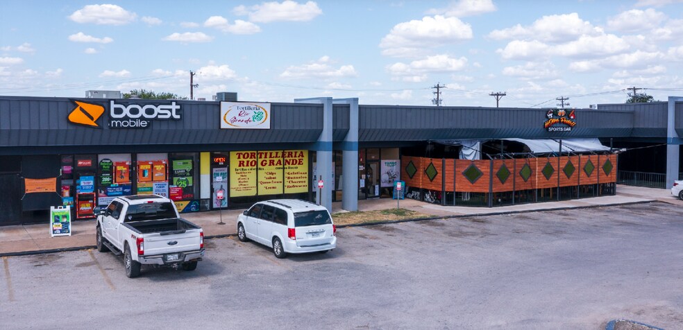 More Photos Of 900 E Braker Ln, Austin Storefront For Sale