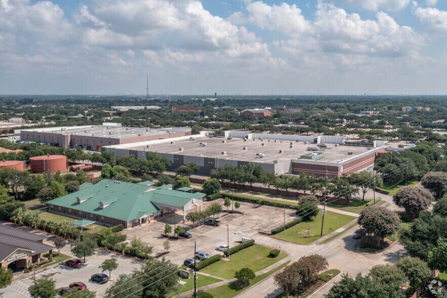 More Photos Of 20417 S University Blvd, Missouri City Schools For Lease