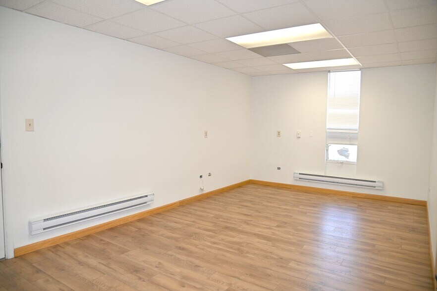 More Photos Of 7375 Samuel Dr, Denver Specialty For Sale