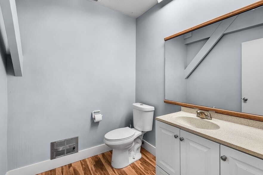 More Photos Of 2520 Westlake Ave N, Seattle Loft Creative Space For Lease