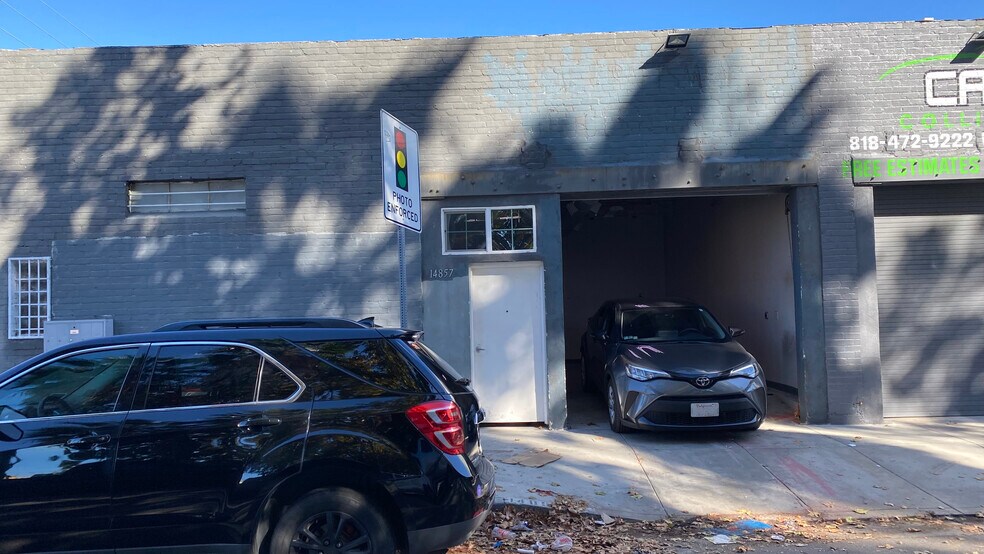 More Photos Of 14855 Bessemer St, Van Nuys Service For Lease