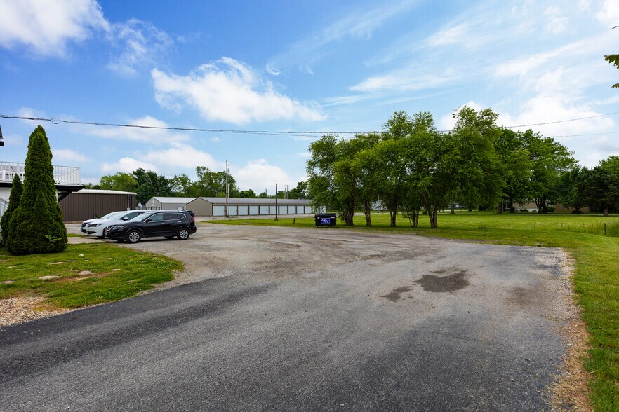 More Photos Of 904 W Union Ave, Litchfield Office For Sale