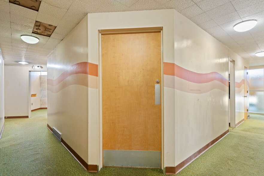 More Photos Of 6601 SE Foster Rd, Portland Storefront Retail Office For Sale