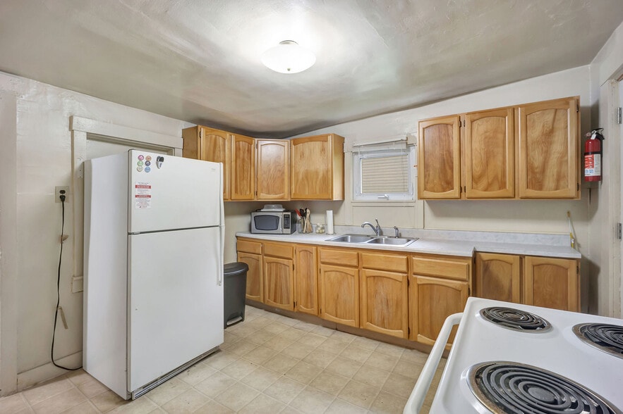 More Photos Of 319 N Elm St, Oxford Apartments For Sale