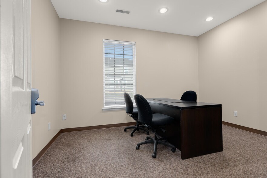 Primary Photo Of 22 Richmond Center Ct, Saint Peters Coworking Space