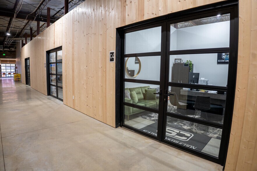 More Photos Of 600 S 1st St, Rogers Warehouse For Lease