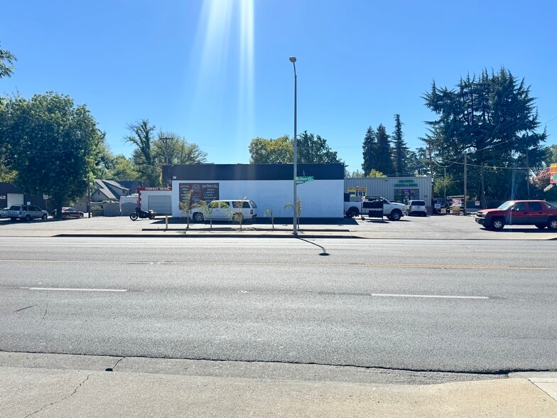 More Photos Of 405 McHenry Ave, Modesto Auto Dealership For Sale