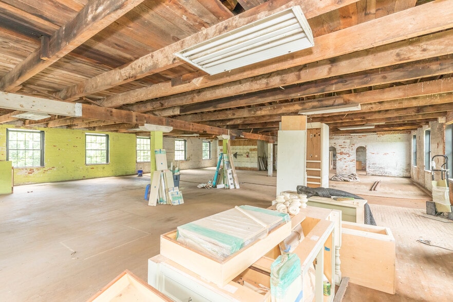 More Photos Of 1340 W Main St, Wytheville Loft Creative Space For Sale