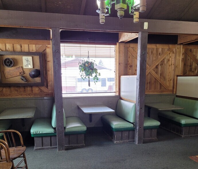 More Photos Of 630 NE Main St, Lewistown General Retail For Lease