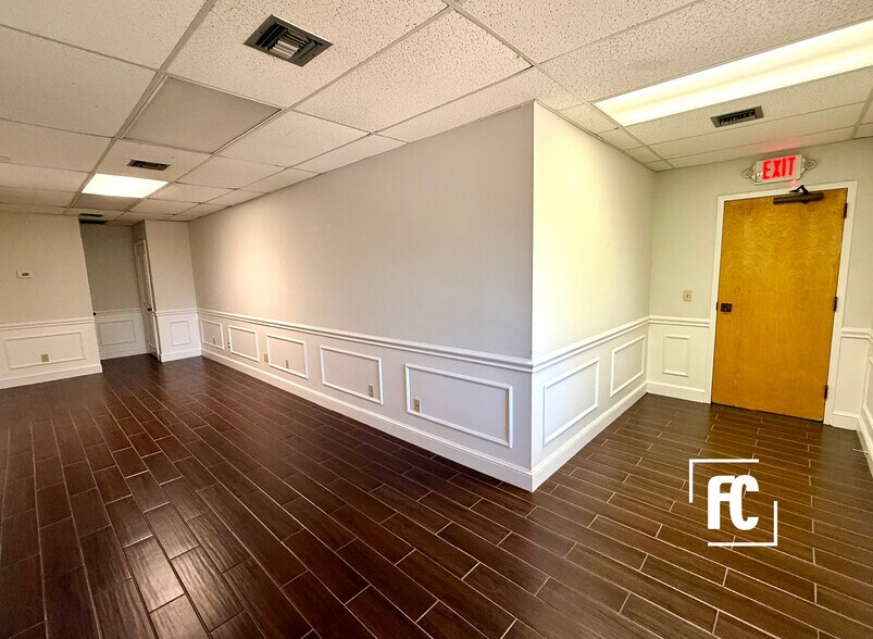 More Photos Of 3601 SE Ocean Blvd, Sewalls Point Office For Sale