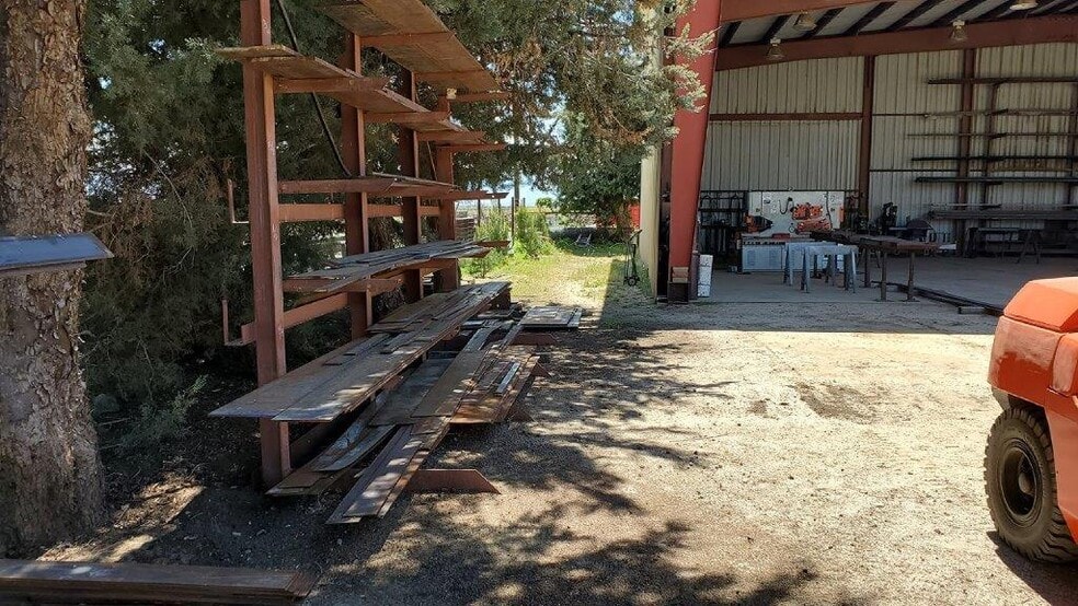 More Photos Of 41614 102nd St E, Palmdale Industrial For Lease