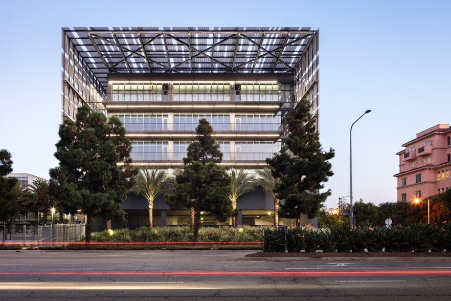 More Photos Of 5533 Waters Edge Way, Playa Vista Office For Lease