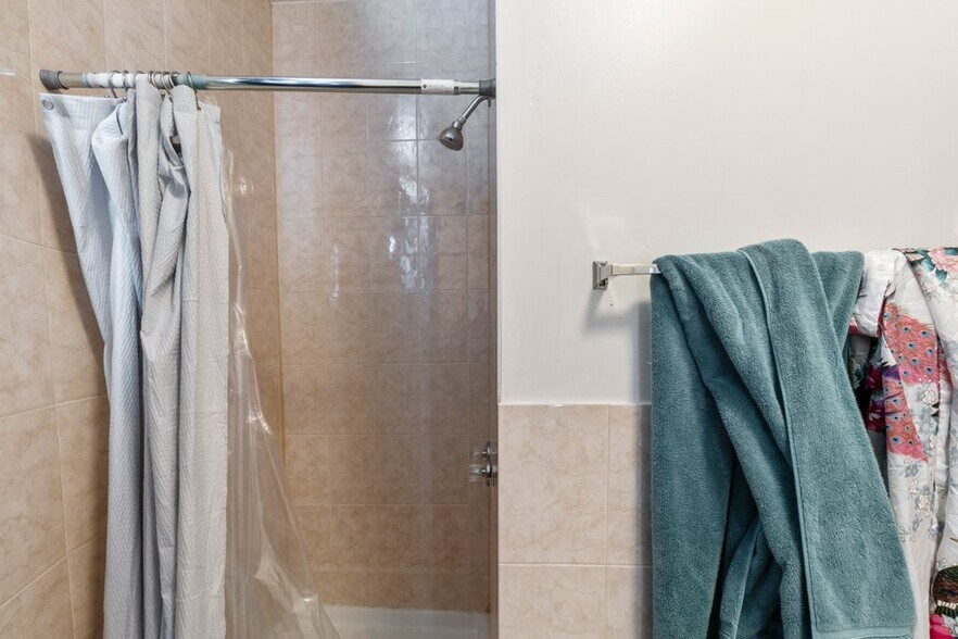 More Photos Of 2516-2520 N Charles St, Baltimore Apartments For Sale