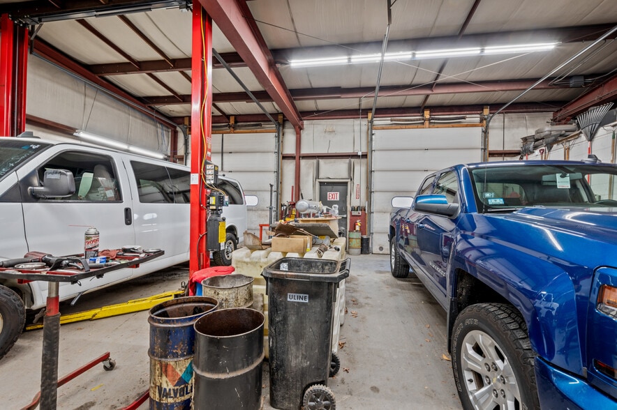 More Photos Of 15 King Spring Rd, Windsor Locks Auto Repair For Sale