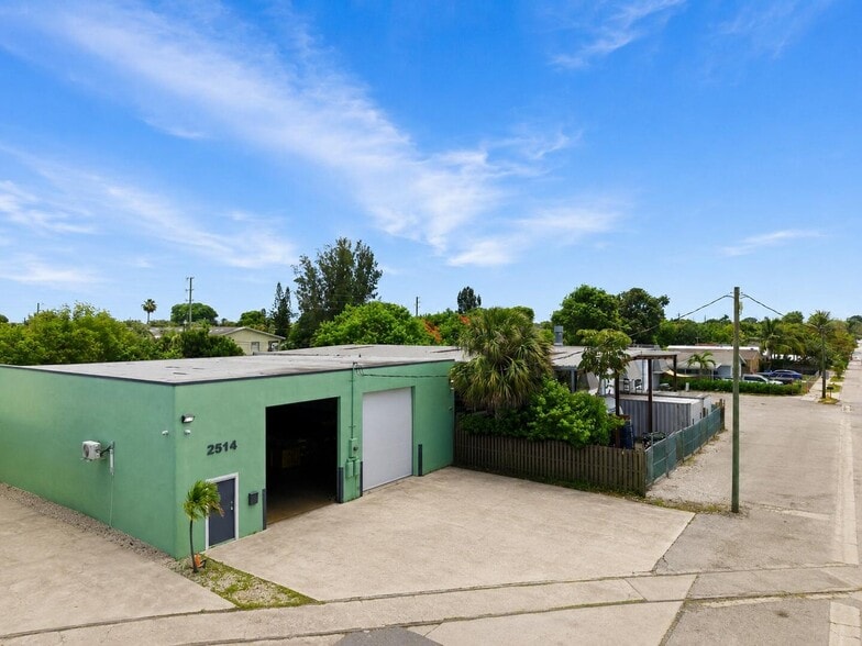 Primary Photo Of 2514 Park St, Lake Worth Warehouse For Lease