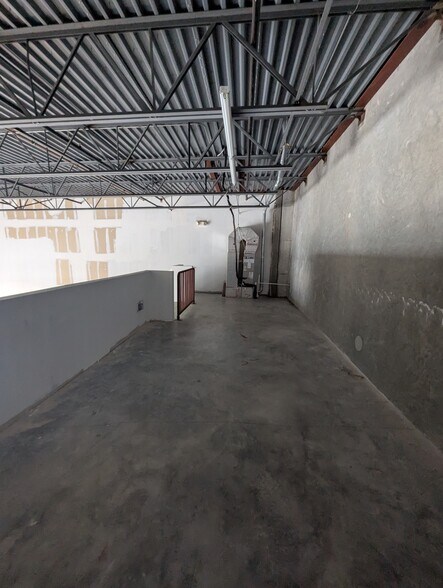 More Photos Of 585 NW Mercantile Pl, Port Saint Lucie Light Manufacturing For Sale