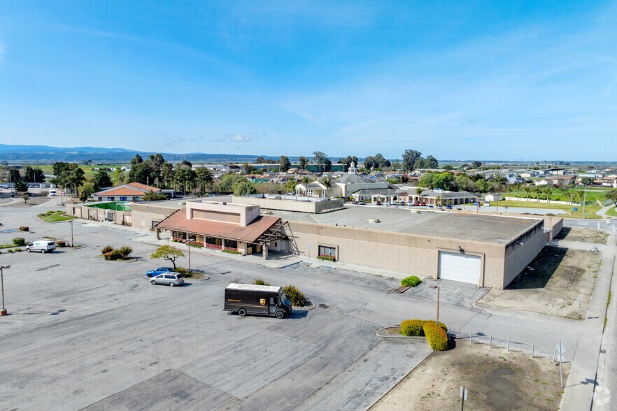 More Photos Of 1067 N Davis Rd, Salinas Garden Center For Lease