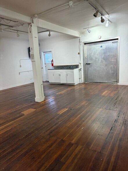 More Photos Of 911 Valencia St, San Francisco Apartments For Lease