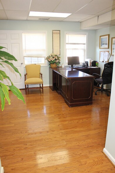 More Photos Of 4248-4250 Chain Bridge Rd, Fairfax Medical For Lease