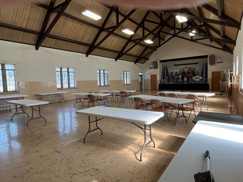 More Photos Of 8400 Park Ave, Allen Park Religious Facility For Lease