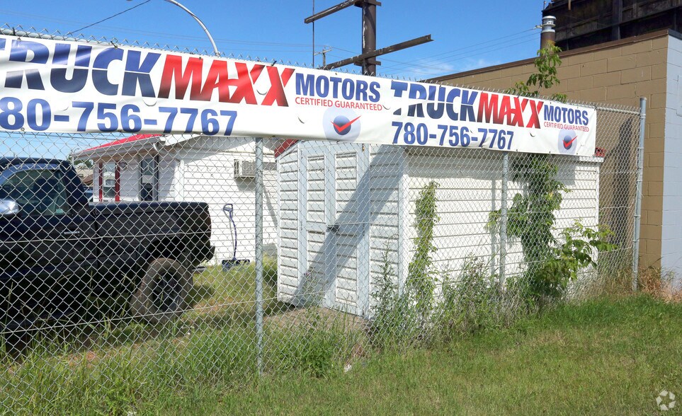 More Photos Of 12328 66 St NW, Edmonton Flex For Sale