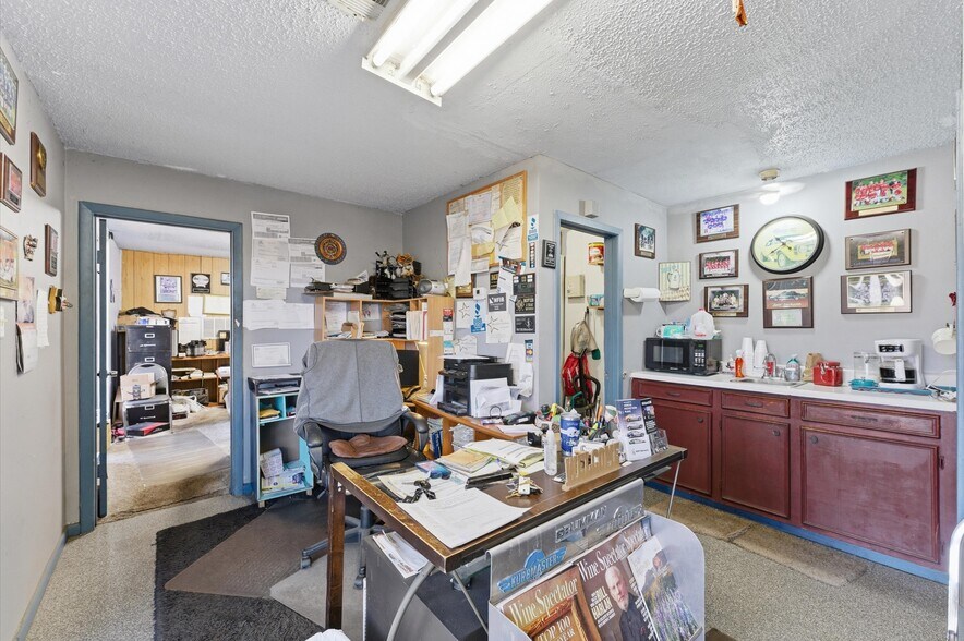 More Photos Of 15831 Highway 105 W, Montgomery Light Manufacturing For Sale