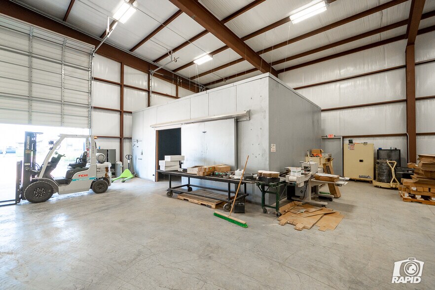 More Photos Of 7409 Industrial Ave, Midland Flex For Lease