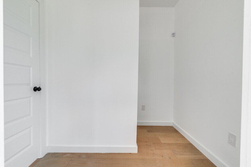 More Photos Of 3617 S Lancaster Rd, Dallas Flex For Lease