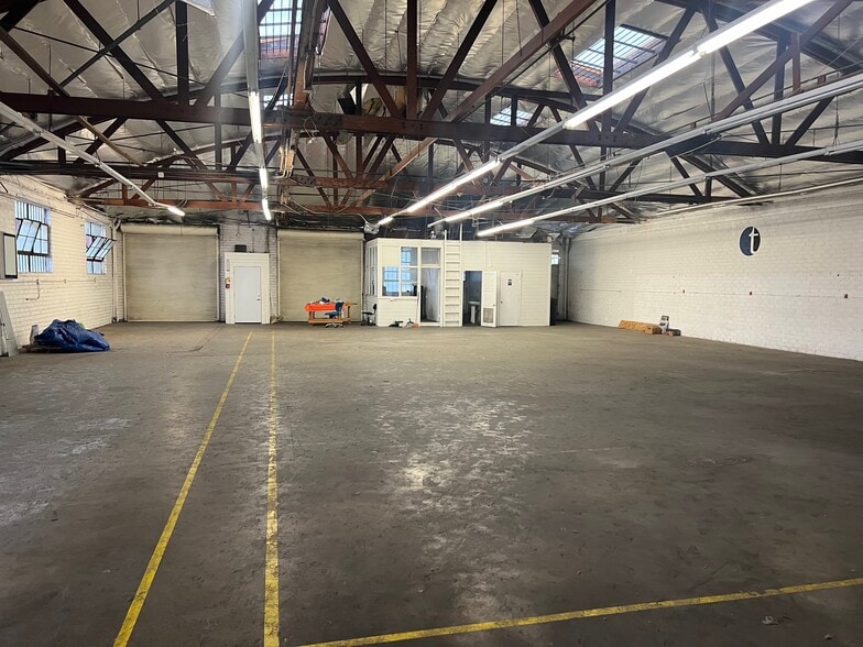 More Photos Of 4440 York Blvd, Los Angeles Manufacturing For Lease