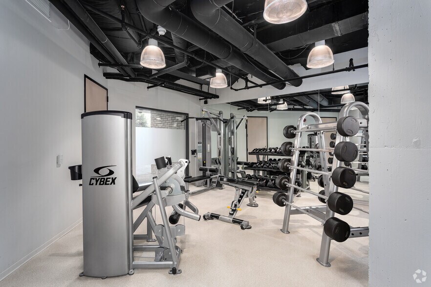 More Photos Of 3033 Wilson Blvd, Arlington Office For Lease