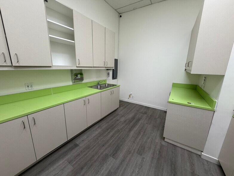 More Photos Of 301-307 N Main St, Santa Ana Storefront For Sale