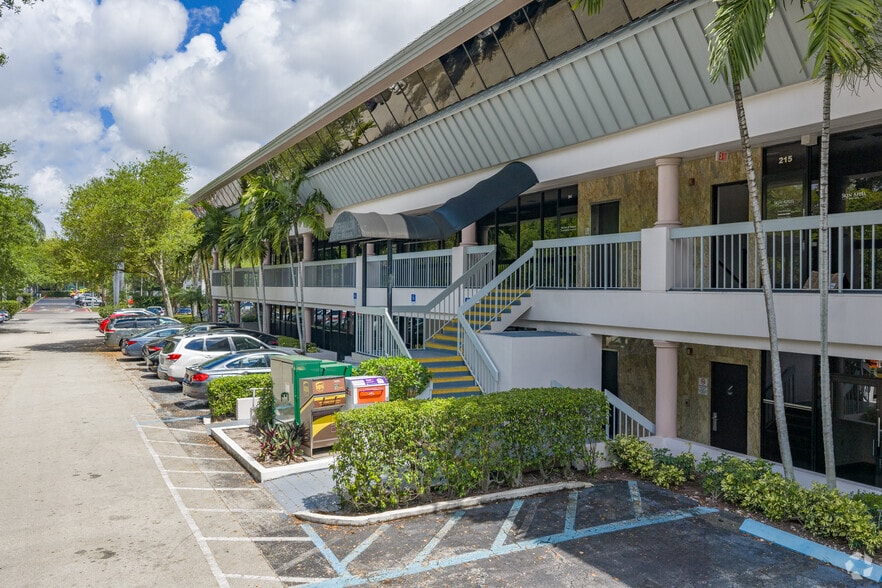 More Photos Of 21301 Powerline Rd, Boca Raton Medical For Lease