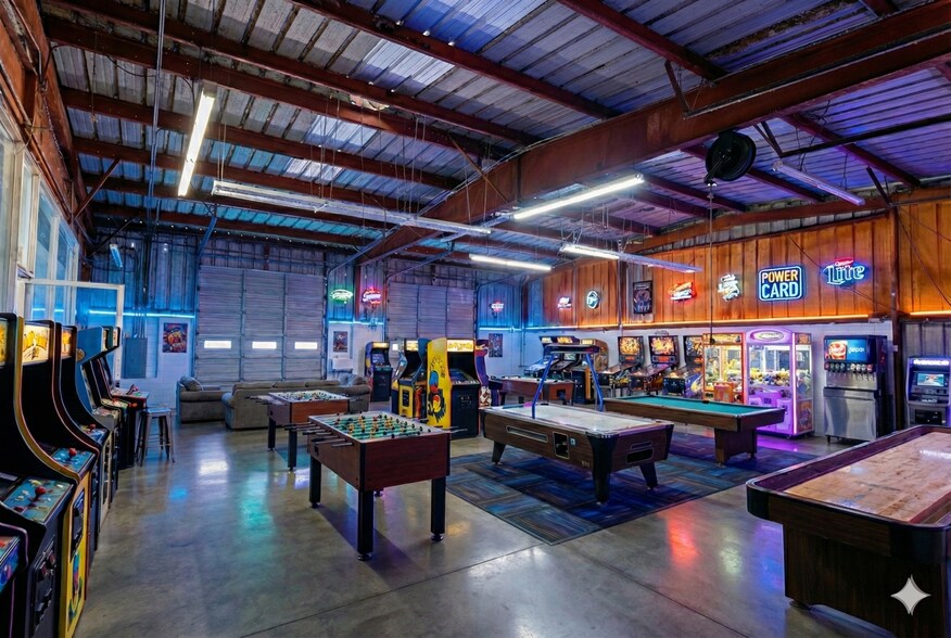 More Photos Of 500 W 2nd St, Taylor Freestanding For Sale