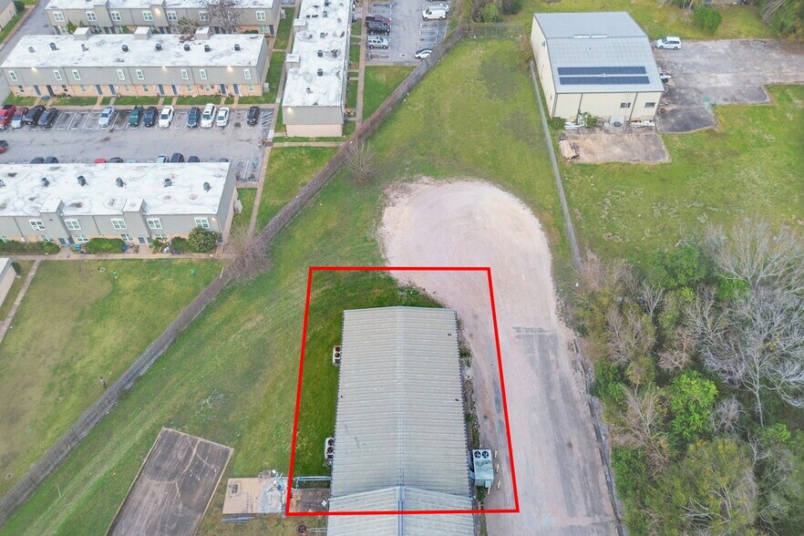 More Photos Of 13025 Fadeway ln, Houston Industrial For Lease