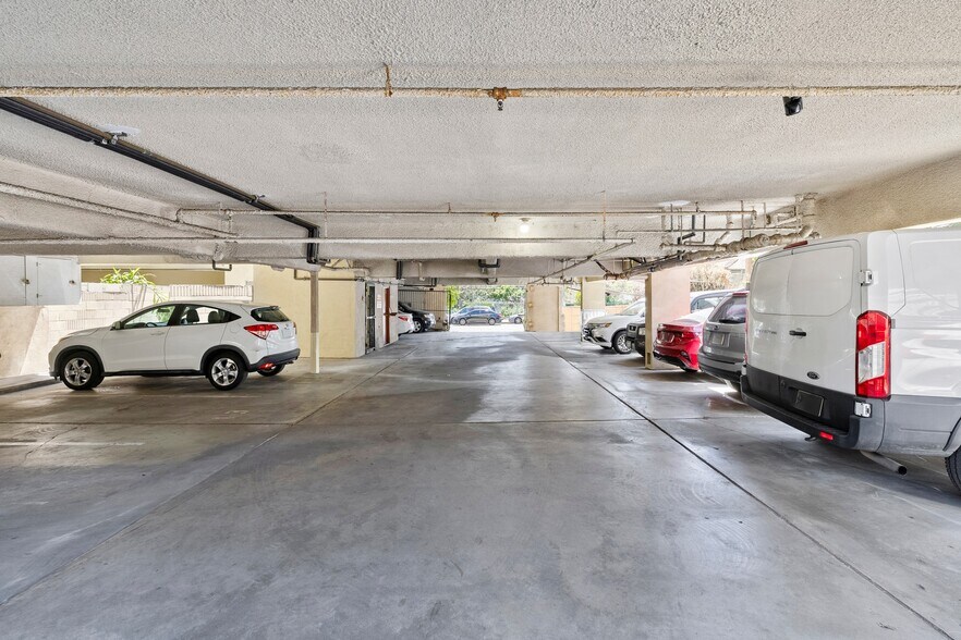 More Photos Of 1301 N Mansfield Ave, Los Angeles Apartments For Sale