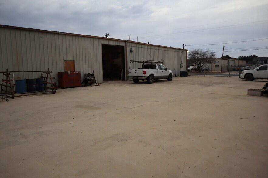 More Photos Of 9238 Converse Business Ln, Converse Service For Sale