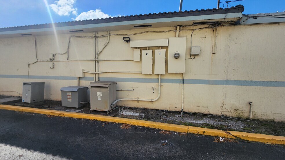 More Photos Of 9601 SW 40th St, Miami Medical For Sale