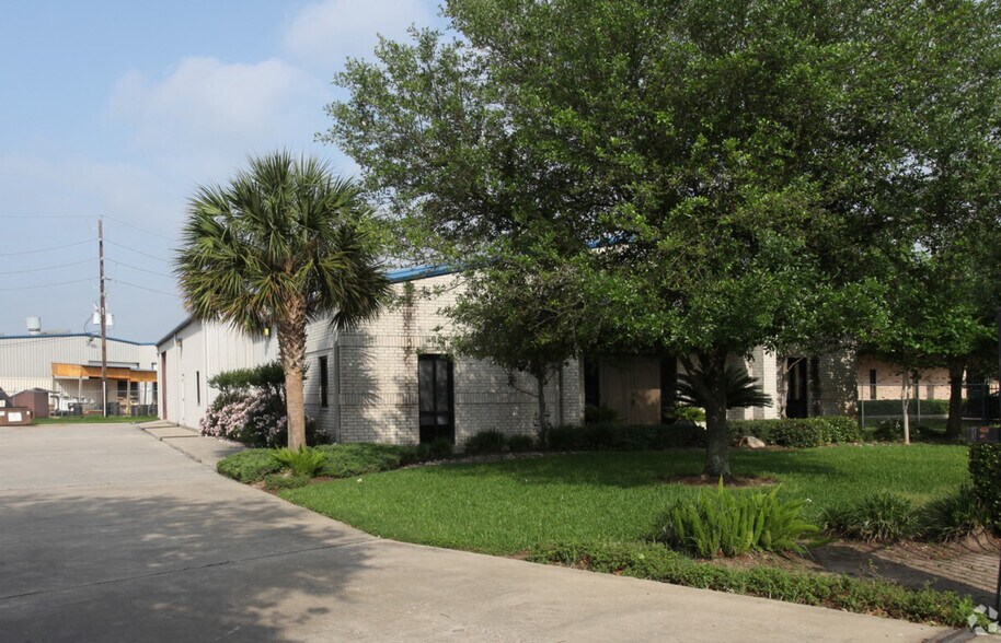 More Photos Of 5335 Brystone Dr, Houston Flex For Lease