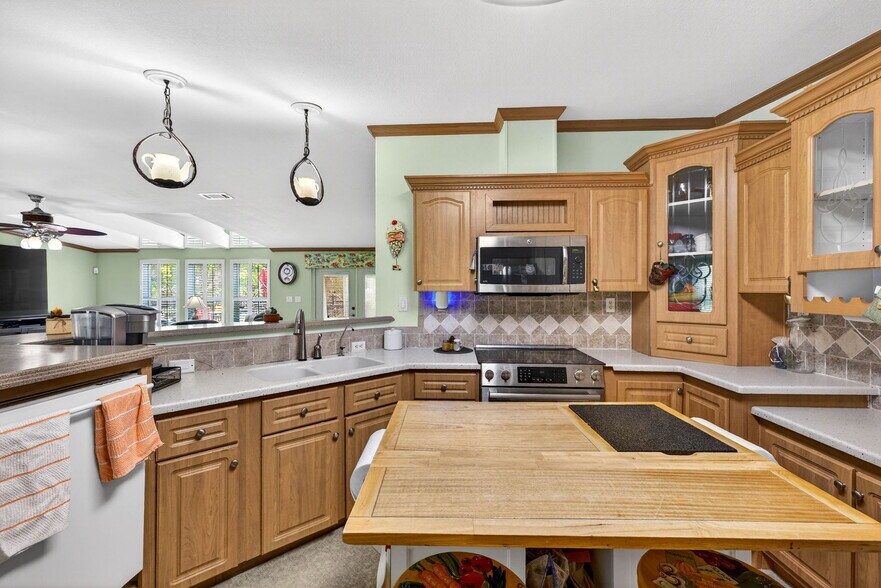 More Photos Of 3308 24th Ave SE, Ruskin Specialty For Sale