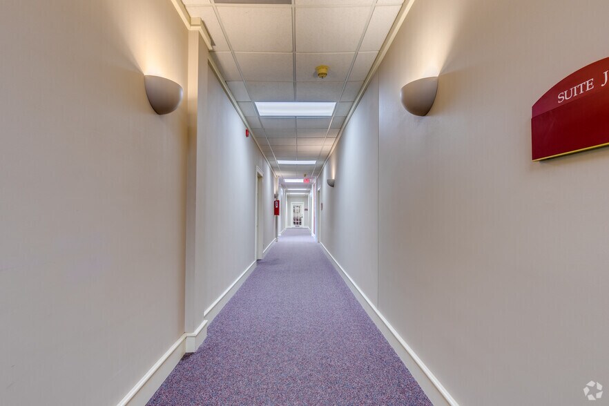 More Photos Of 2502-2532 E 71st St, Tulsa Office For Lease