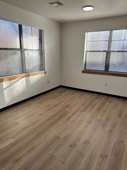More Photos Of 416 W 15th St, Edmond Office For Sale