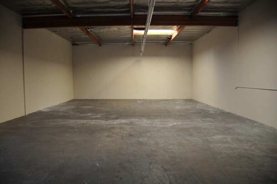 More Photos Of 6850 Vineland Ave, North Hollywood Manufacturing For Sale