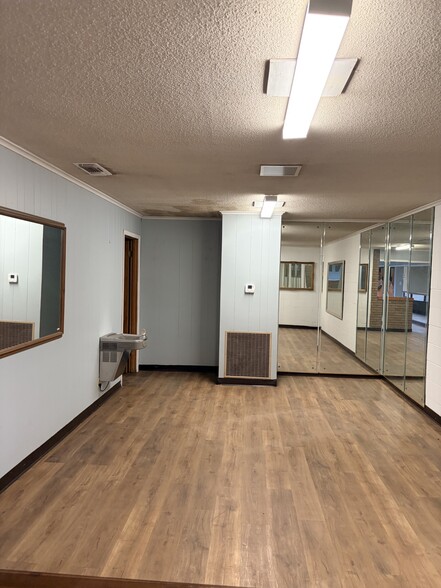 More Photos Of 2100 E Front St, Tyler Light Manufacturing For Lease