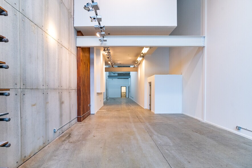 More Photos Of 3008 Hennepin Ave, Minneapolis Storefront For Lease