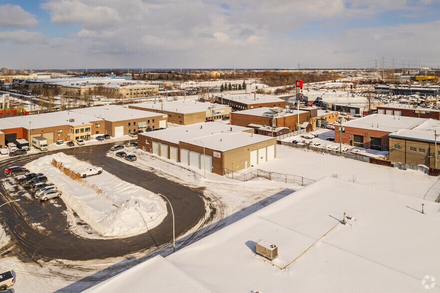 More Photos Of 6798 Pl. Pascal-Gagnon, Montréal Unknown For Lease