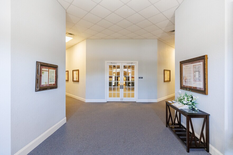 More Photos Of 37 E Main St, Lakeland Flex For Sale